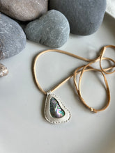 Load image into Gallery viewer, Abalone Shell Horizon Necklace