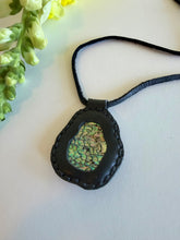 Load image into Gallery viewer, Abalone Horizon Necklace (Black)