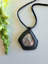 Load image into Gallery viewer, Abalone Horizon Necklace (Black)