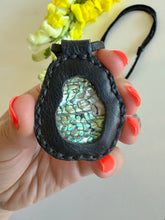 Load image into Gallery viewer, Abalone Horizon Necklace (Black)