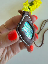 Load image into Gallery viewer, Abalone Horizon Necklace (Brown)