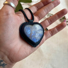 Load image into Gallery viewer, moonstone heart horizon necklace