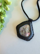 Load image into Gallery viewer, Abalone Horizon Necklace (Black)