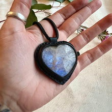 Load image into Gallery viewer, moonstone heart horizon necklace