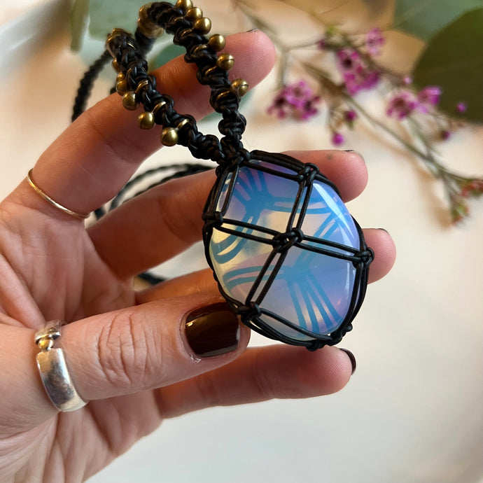 opalite talisman (black)