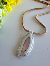 Load image into Gallery viewer, Abalone Horizon Necklace (White)