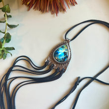 Load image into Gallery viewer, labradorite horizon necklace (metallic)