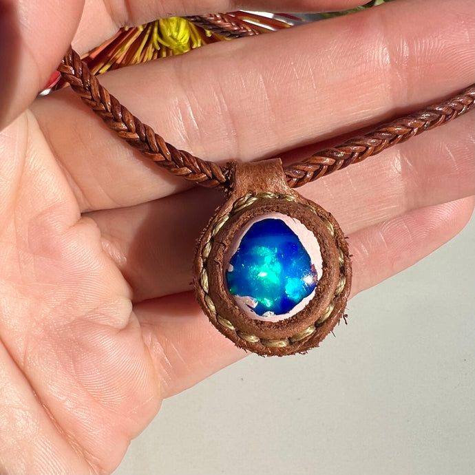 opal rope necklace (brown/blue)