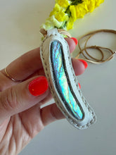 Load image into Gallery viewer, Abalone Horizon Necklace (White)