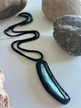 Load image into Gallery viewer, Abalone Horizon Necklace (Black)