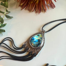 Load image into Gallery viewer, labradorite horizon necklace (metallic)