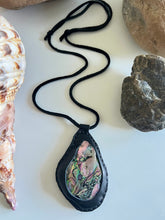 Load image into Gallery viewer, Abalone Horizon Necklace (Black)