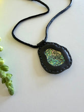 Load image into Gallery viewer, Abalone Horizon Necklace (Black)