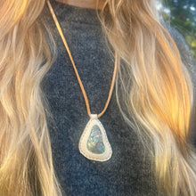 Load image into Gallery viewer, Abalone Shell Horizon Necklace