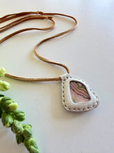 Load image into Gallery viewer, Abalone Horizon Necklace (White)