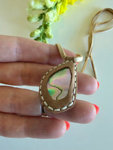 Load image into Gallery viewer, Abalone Horizon Necklace (Tan)