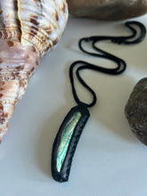Load image into Gallery viewer, Abalone Horizon Necklace (Black)