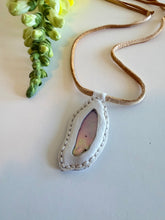 Load image into Gallery viewer, Abalone Horizon Necklace (White)