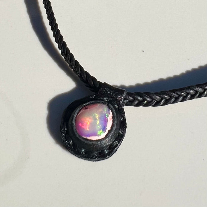 opal rope necklace (black/pink)
