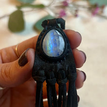 Load image into Gallery viewer, moonstone horizon necklace