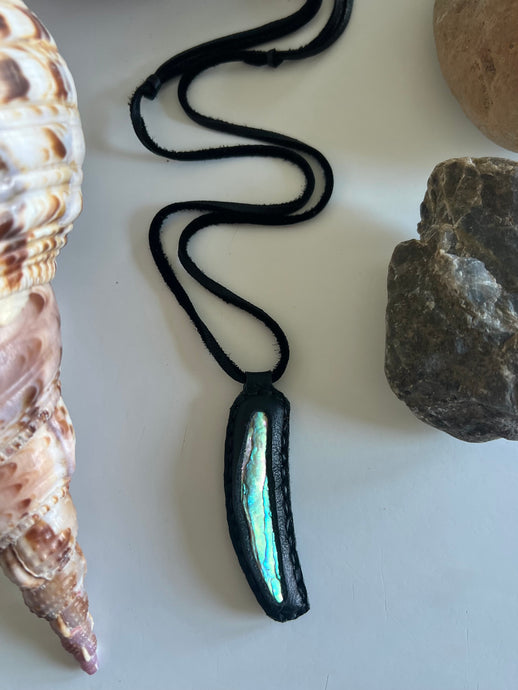 Abalone Horizon Necklace (Black)