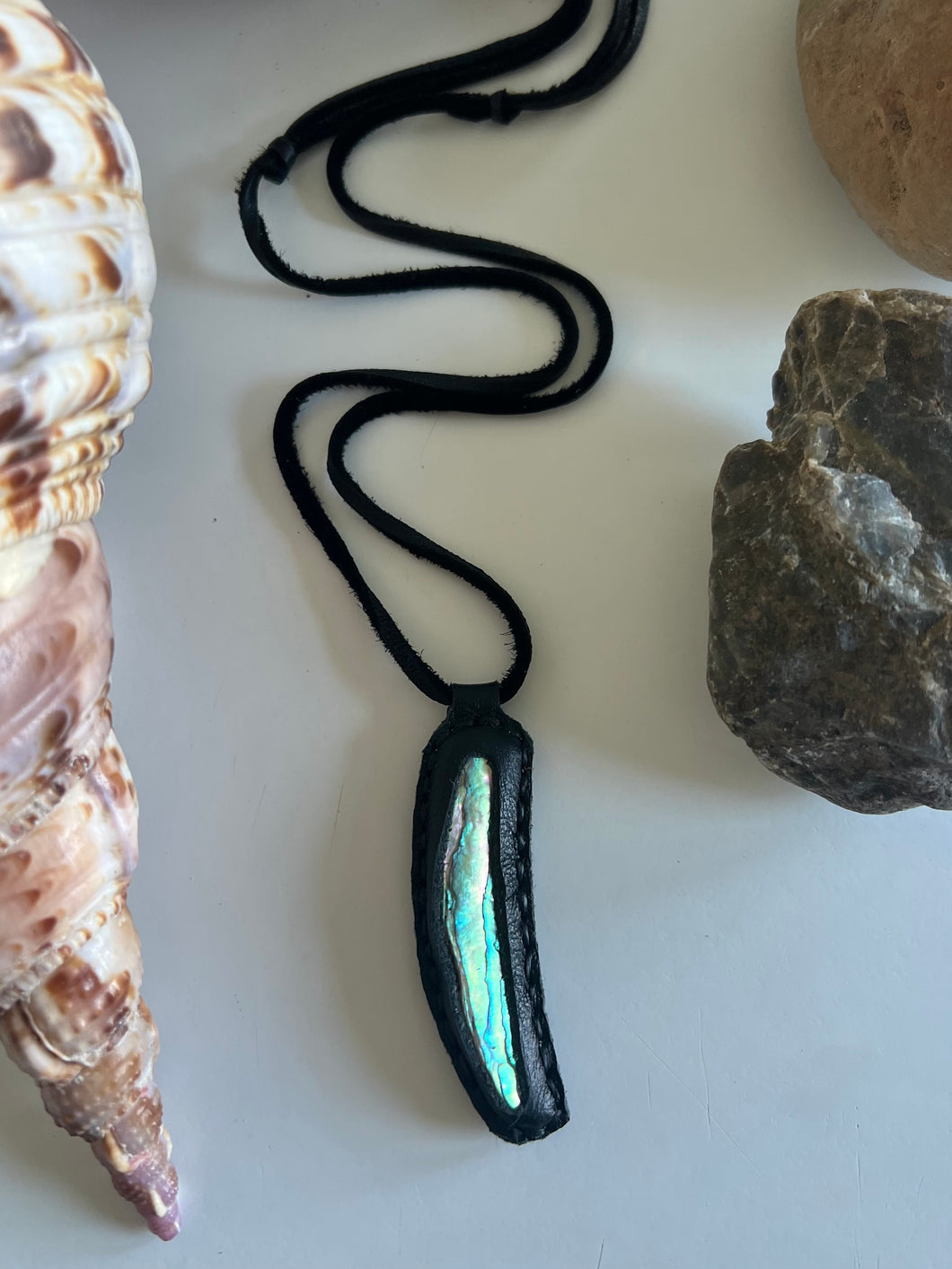 Abalone Horizon Necklace (Black)