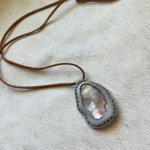 abalone horizon necklace (grey/tan)