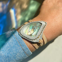 Load image into Gallery viewer, abalone horizon bracelet (grey/tan)