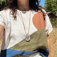 Load image into Gallery viewer, abalone horizon necklace (grey/tan)