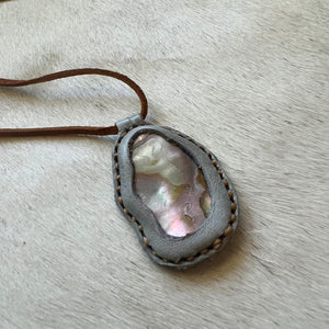 abalone horizon necklace (grey/tan)