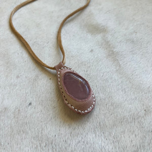 rose quartz funky horizon necklace (mauve)
