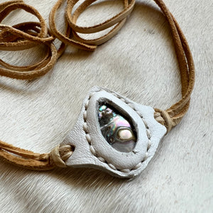 abalone horizon bracelet (white/honey)