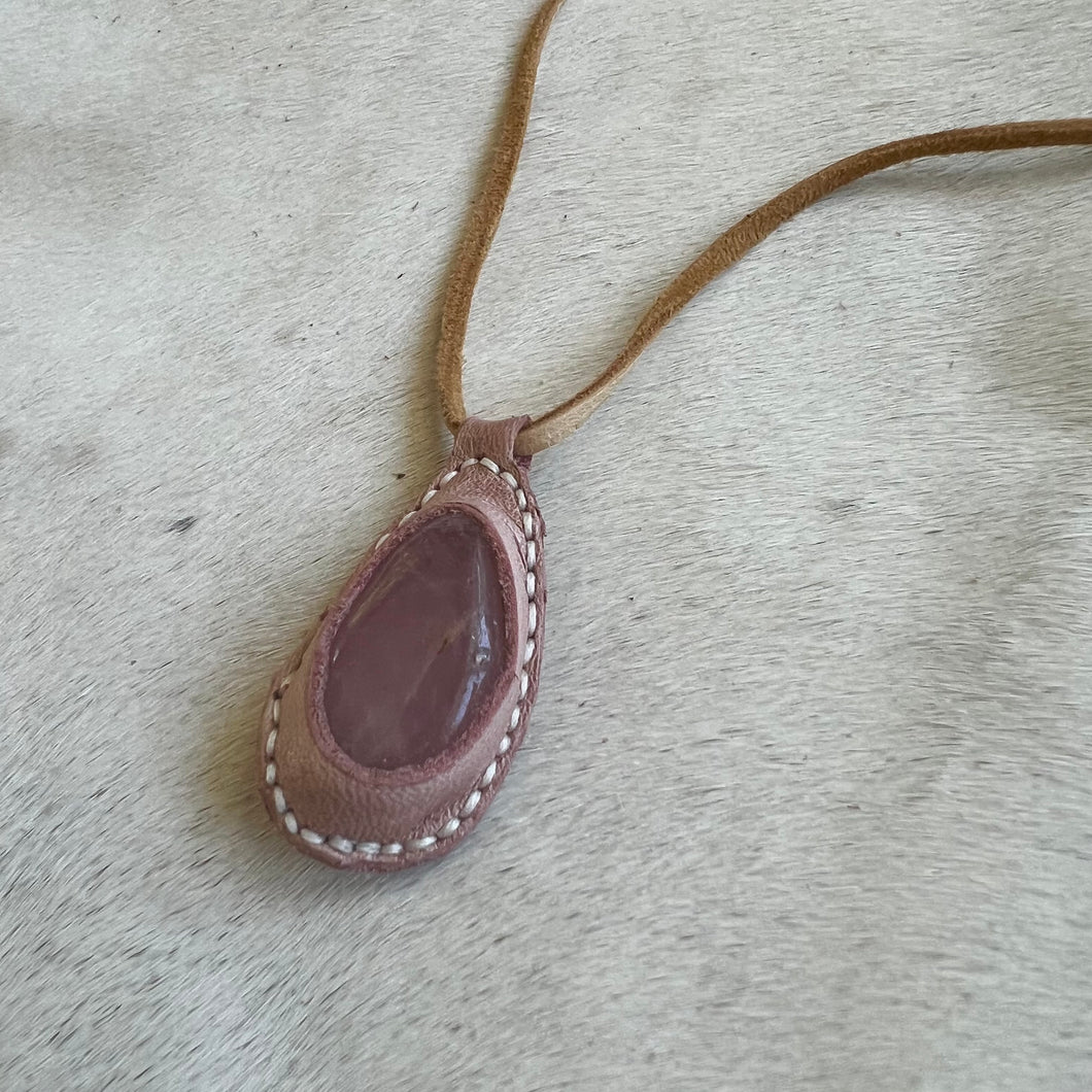 rose quartz funky horizon necklace (mauve)
