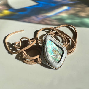 abalone horizon bracelet (grey/tan)