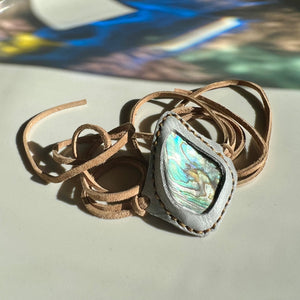 abalone horizon bracelet (grey/tan)