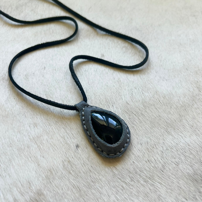 rainbow obsidian horizon necklace (grey/black)