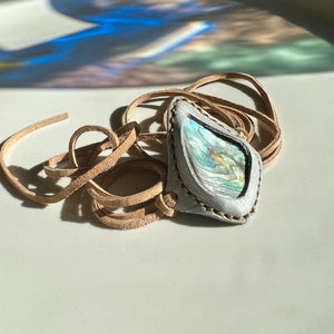 abalone horizon bracelet (grey/tan)