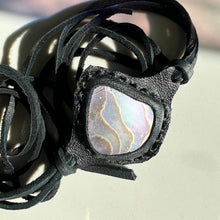 Load image into Gallery viewer, abalone horizon bracelet (black)