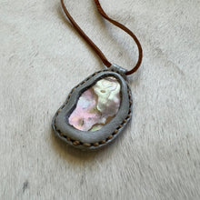 Load image into Gallery viewer, abalone horizon necklace (grey/tan)