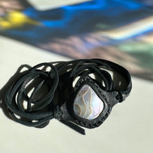 Load image into Gallery viewer, abalone horizon bracelet (black)