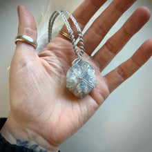 Load image into Gallery viewer, celestite talisman