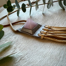 Load image into Gallery viewer, rose quartz horizon necklace