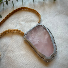 Load image into Gallery viewer, rose quartz window necklace