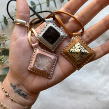 Load image into Gallery viewer, clear quartz pyramid horizon necklace