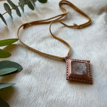 Load image into Gallery viewer, clear quartz pyramid horizon necklace