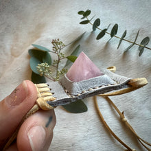 Load image into Gallery viewer, rose quartz horizon necklace
