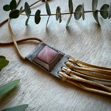 Load image into Gallery viewer, rose quartz horizon necklace