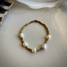 Load image into Gallery viewer, cinch bracelet (biwa pearl)