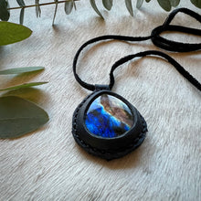 Load image into Gallery viewer, labradorite horizon necklace (navy/black)