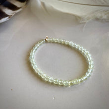 Load image into Gallery viewer, easy bracelet (prehnite)